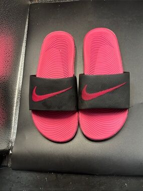 Nike Black Strap Pink Footbed Slide Sandals